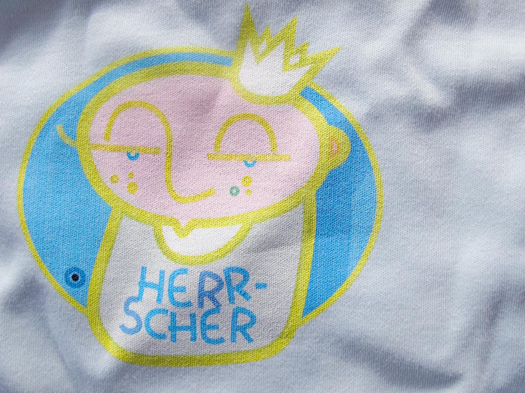 Die Zeichnung eines Babys mit Krone auf dem Kopf und der Aufschrift: „Herrscher“