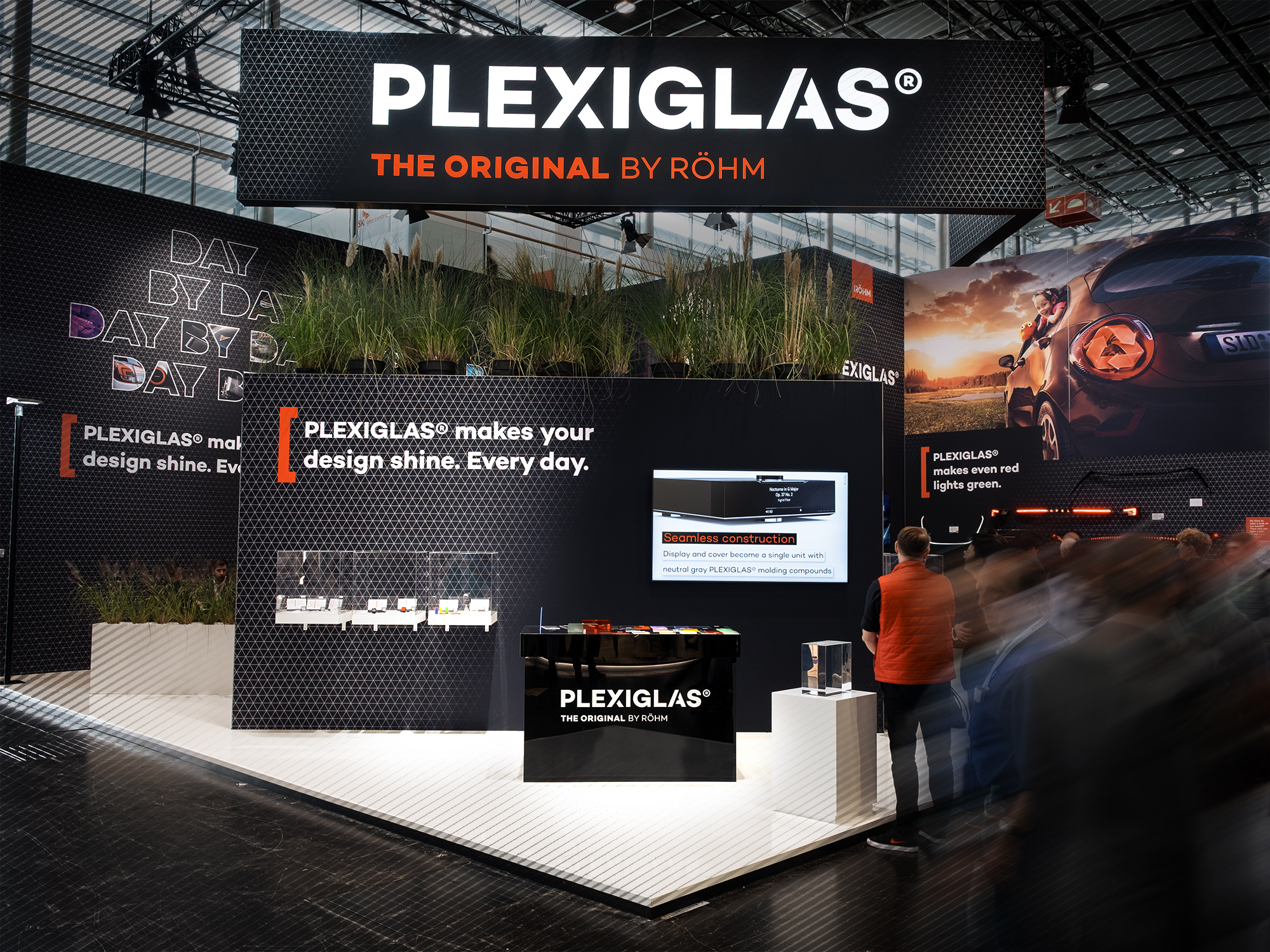 Messestand von PLEXIGLAS® auf der K2025